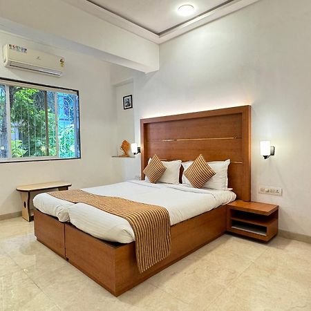 Hotel Galaxy Мумбай Екстериор снимка
