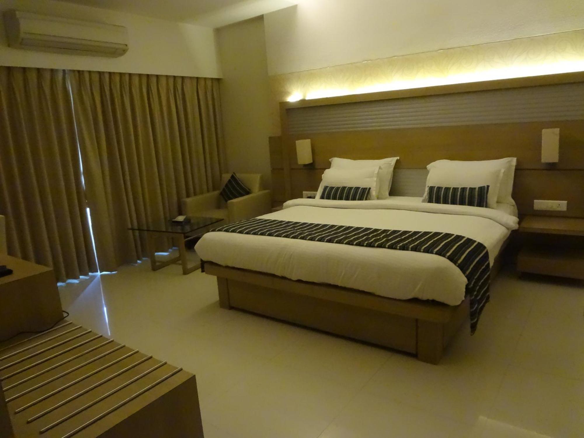 Hotel Galaxy Мумбай Екстериор снимка