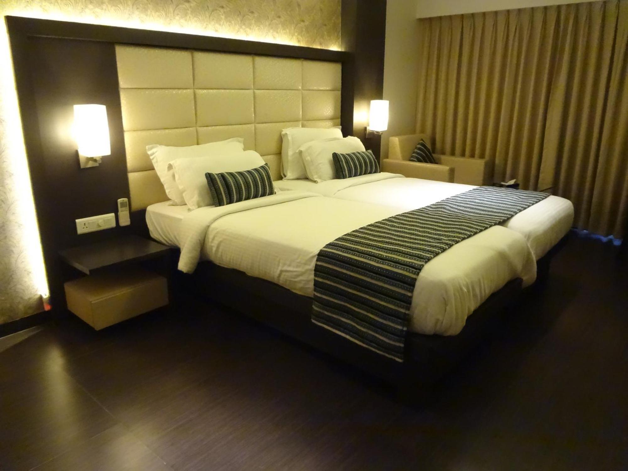 Hotel Galaxy Мумбай Екстериор снимка