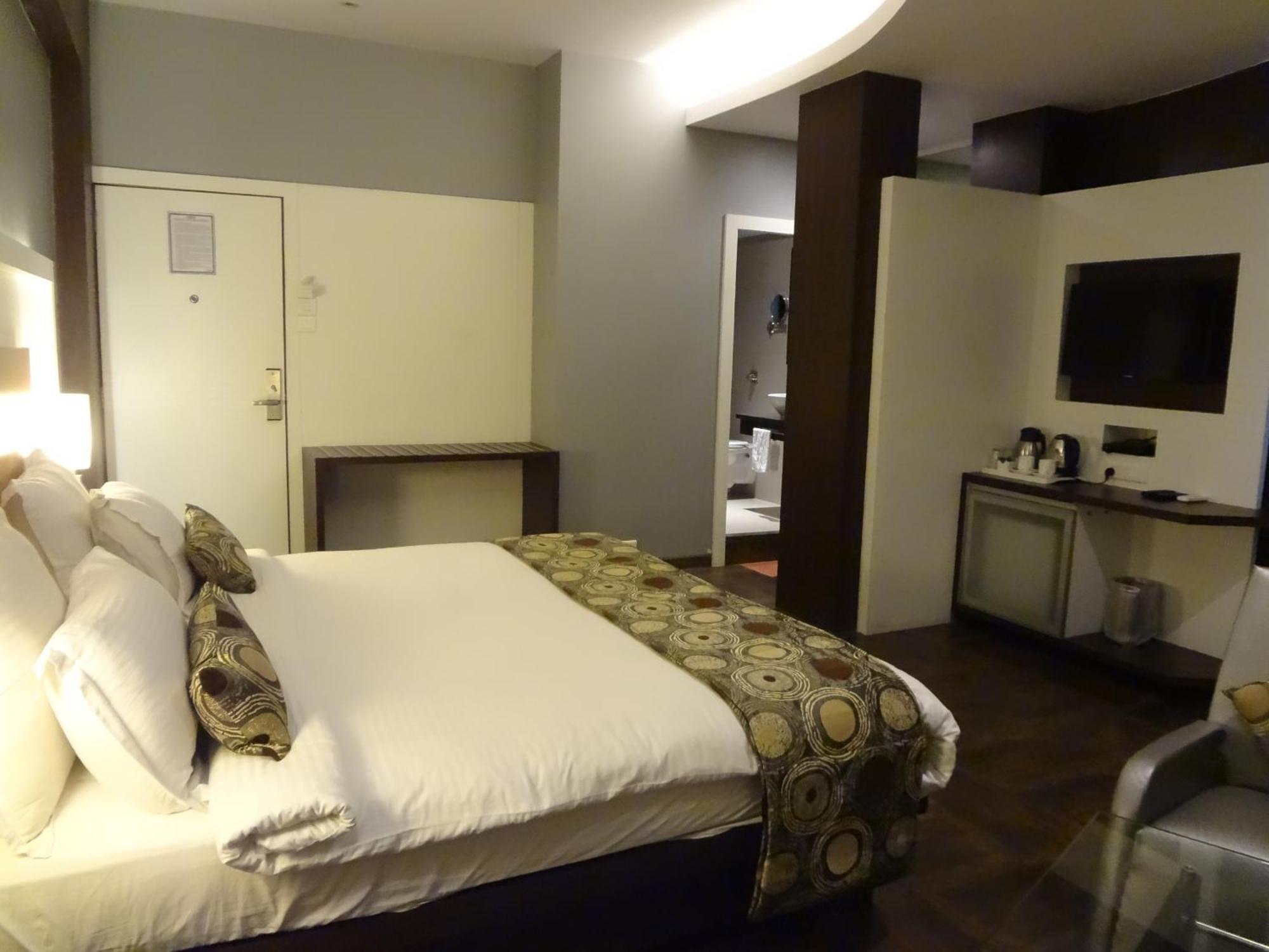 Hotel Galaxy Мумбай Екстериор снимка