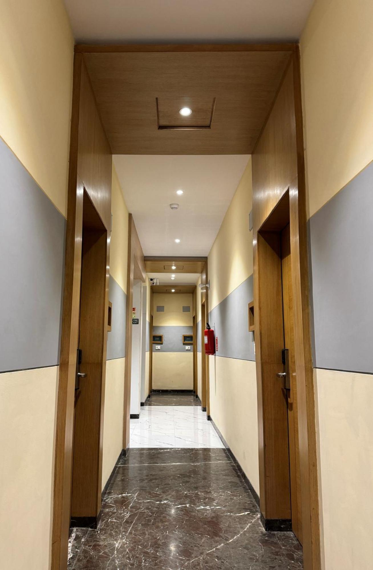 Hotel Galaxy Мумбай Екстериор снимка