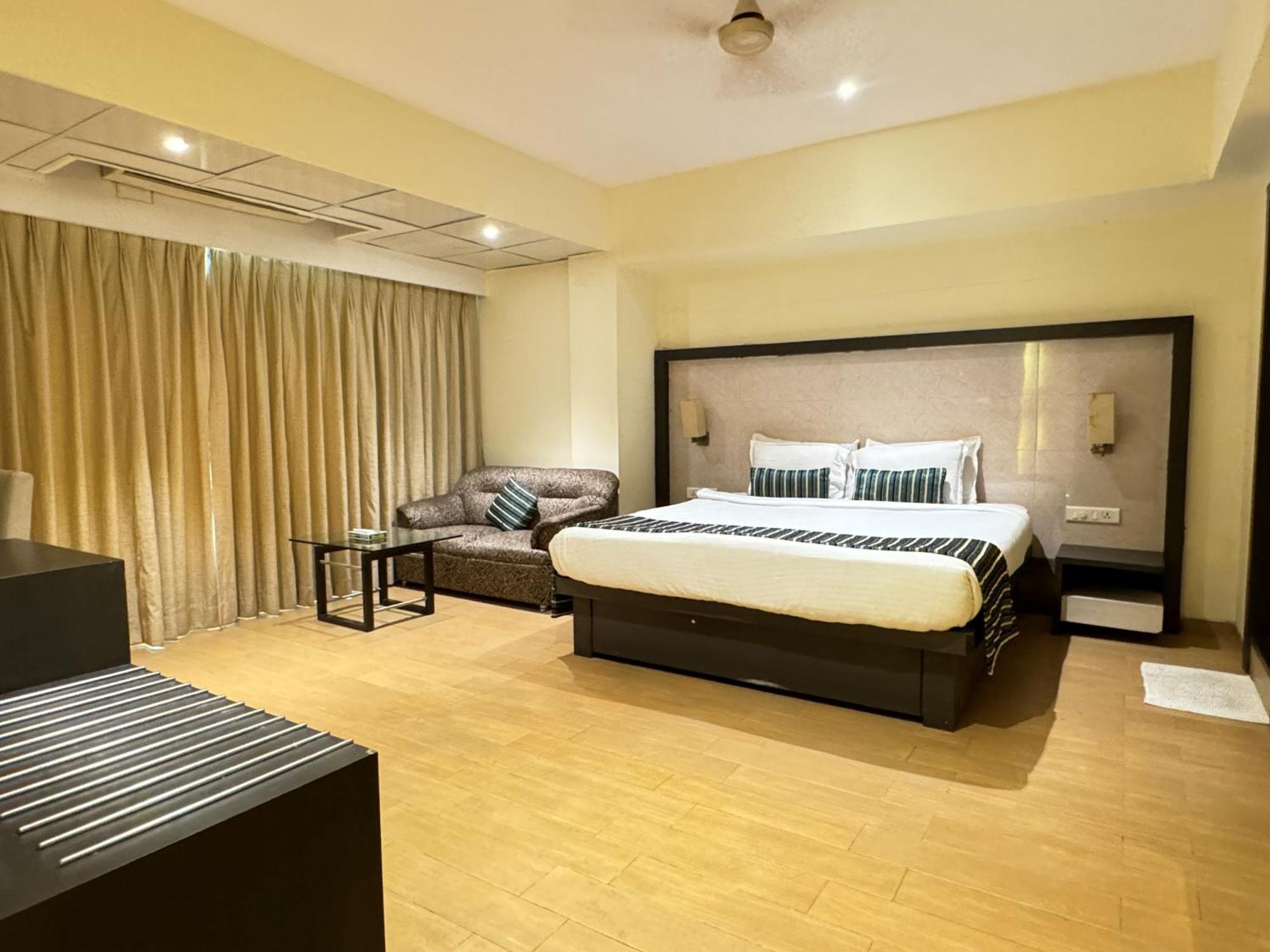 Hotel Galaxy Мумбай Екстериор снимка