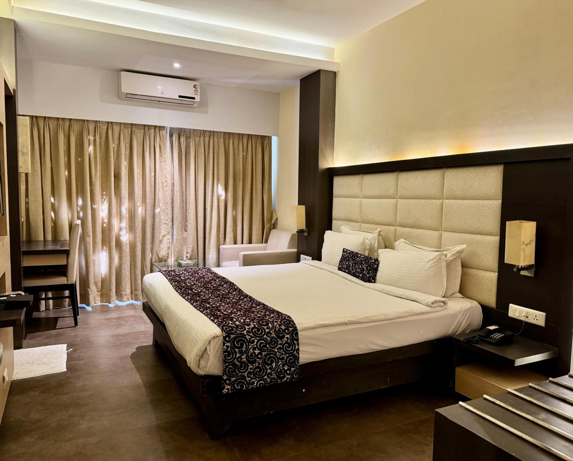 Hotel Galaxy Мумбай Екстериор снимка