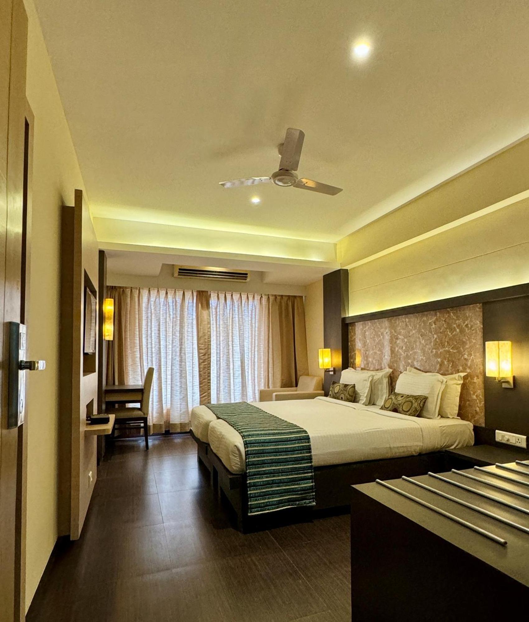 Hotel Galaxy Мумбай Екстериор снимка