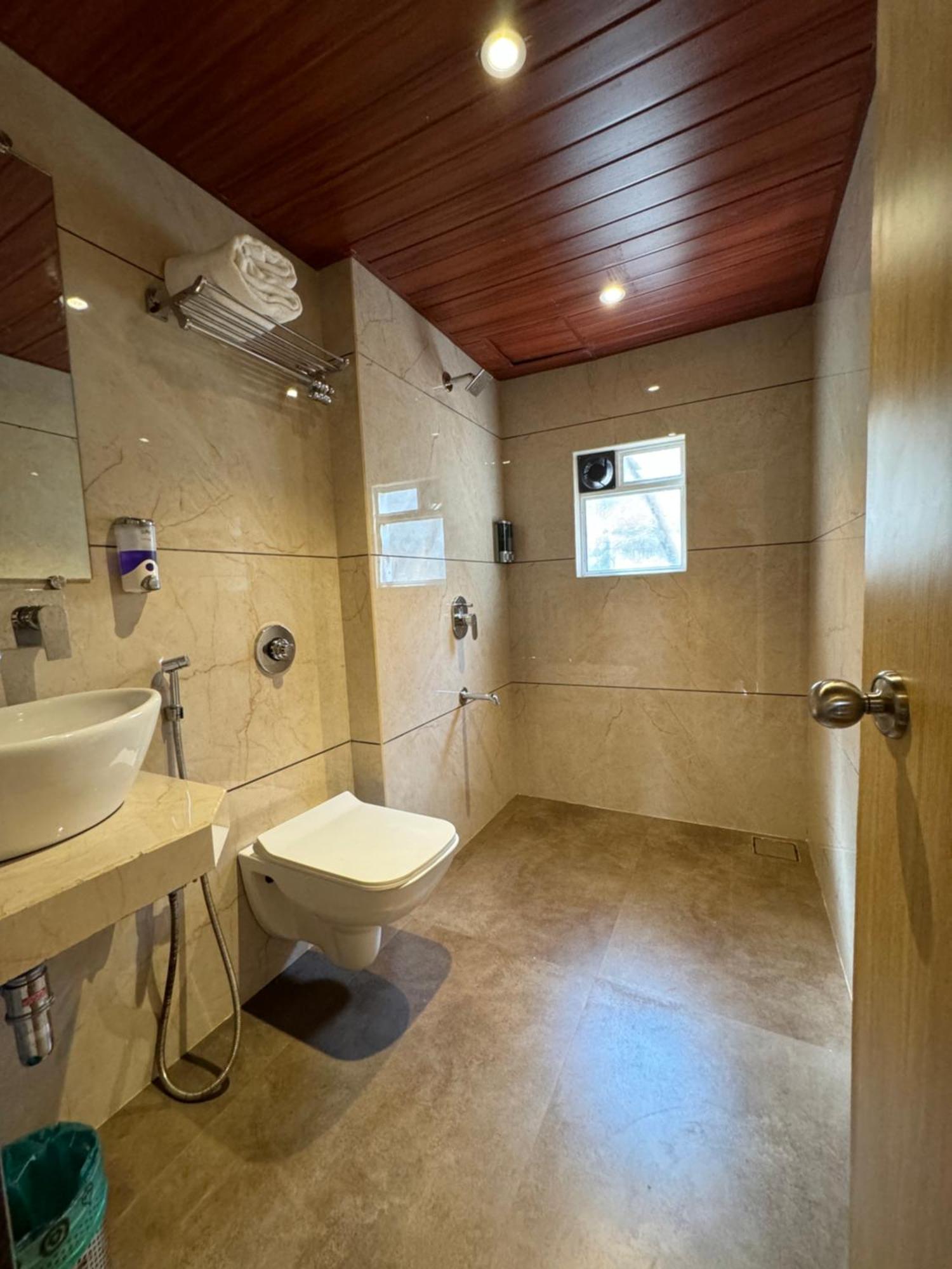 Hotel Galaxy Мумбай Екстериор снимка