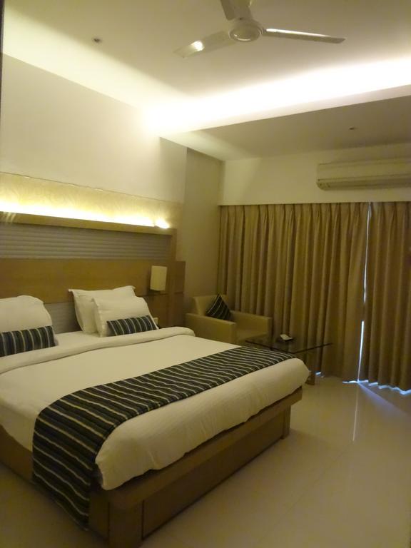 Hotel Galaxy Мумбай Екстериор снимка