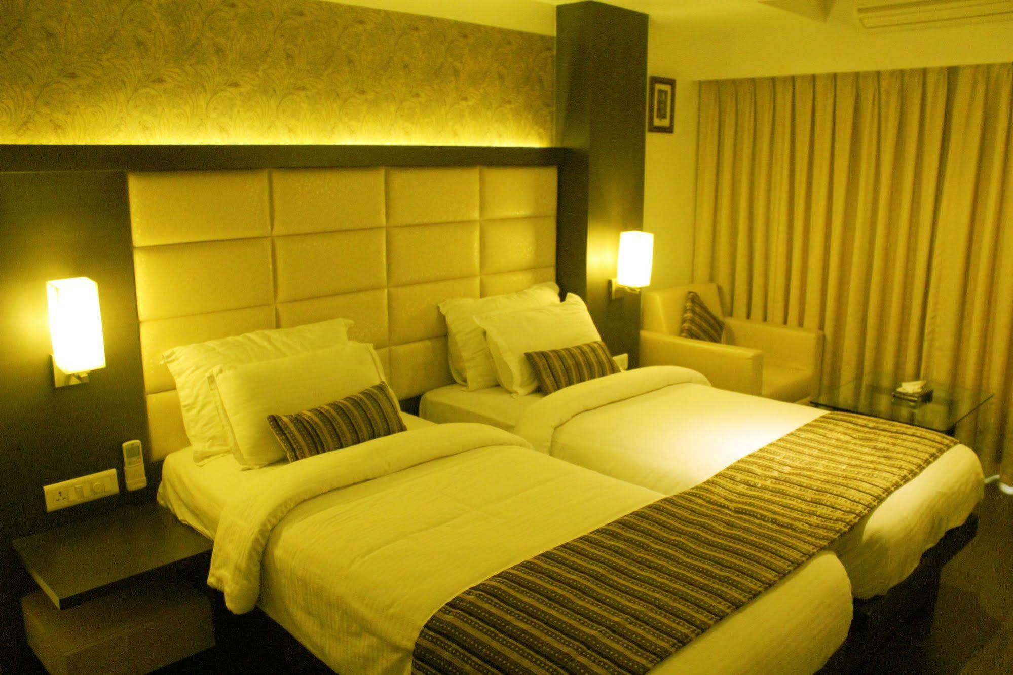 Hotel Galaxy Мумбай Екстериор снимка