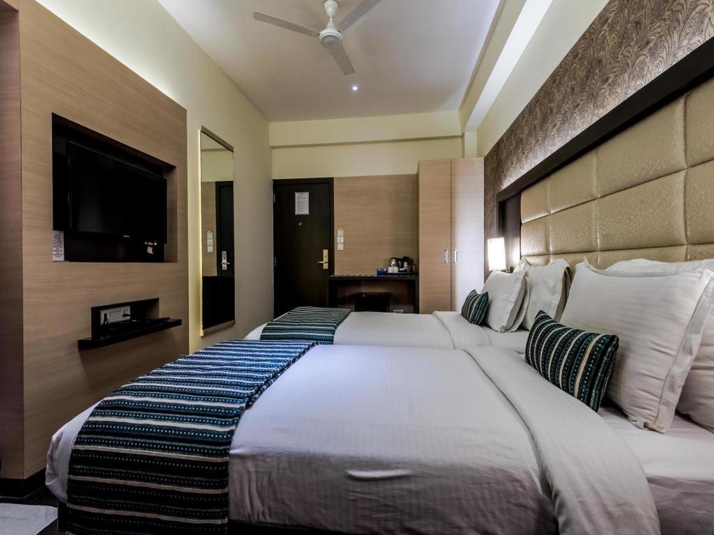 Hotel Galaxy Мумбай Екстериор снимка